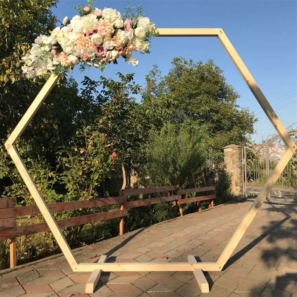 Arco de boda de madera hexagonal (245 x 210 cm) - Base incluida