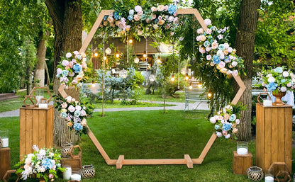 Arco de boda de madera hexagonal (245 x 210 cm) - Base incluida