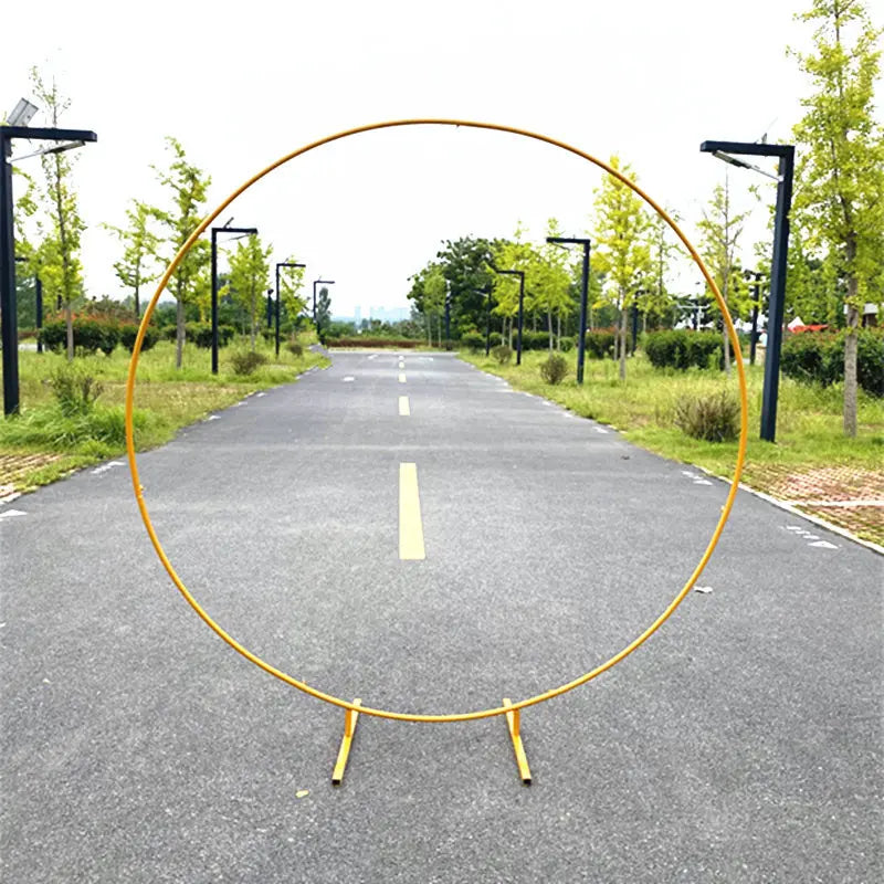 Arco circular de metal para bodas