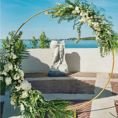 Arco circular de metal para bodas